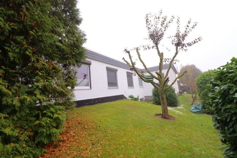 Garten mit diversen Baumbestand Klein Vahlberg Bungalow VERKAUFT ! Bungalow mit Einliegerwohnung und gro�en Garten ....