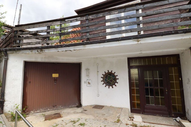 Hausansicht mit Garage St. Andreasberg Einfamilienhaus VERKAUFT ! 2 Wohnh�user ein PREIS ! Handwerker gefragt !