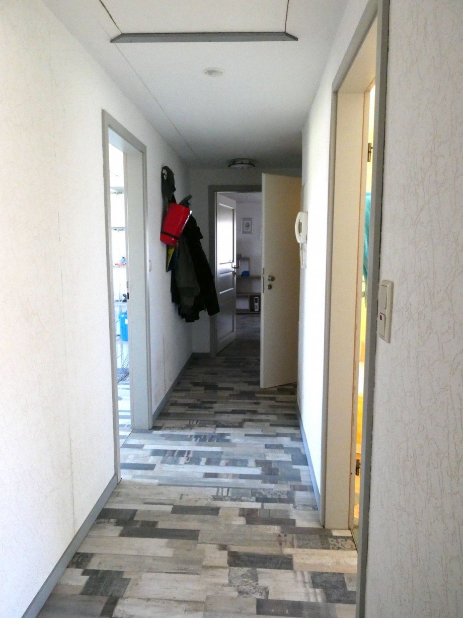 Whg 2 Flur mit Treppenzugang rechts Einfamilienhaus Semmenstedt