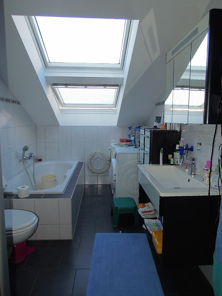 Badezimmer mit Dusche und Wanne Braunschweig Dachgeschosswohnung VERKAUFT